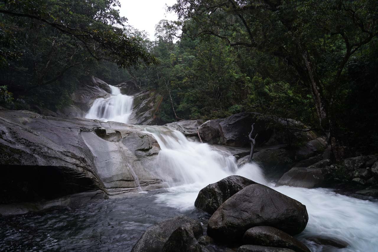 하단 수영장 바위 (Boulders at Lower Pool)